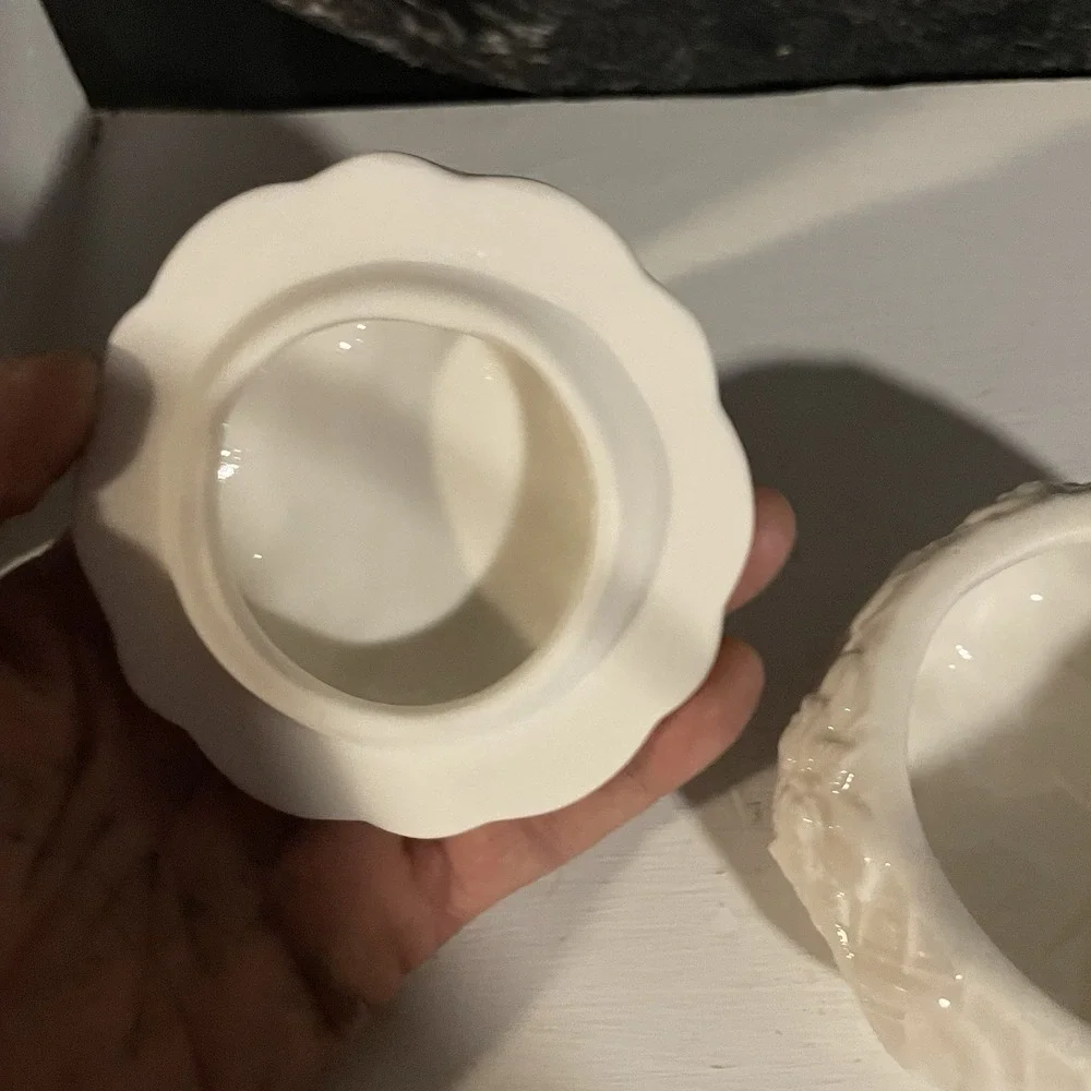 Ceramic Trinket Box w/ Roses, Gold Accent‎ Trim Lenox?